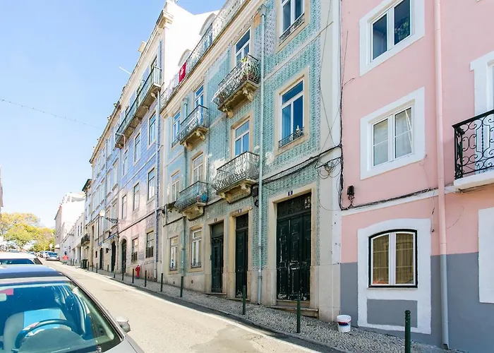 2 beautiful suites upscale flat embracing Tejo!